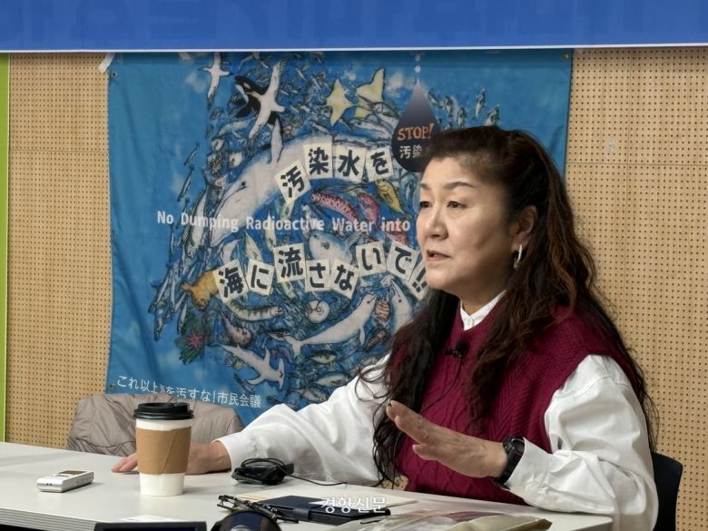 스즈키 마리씨가 4일 제주 제주시 한경면 종합복지회관에서 열린 ‘바다를 잇는 마음, 제주 해녀와 후쿠시마 할머니의 만남’ 전 인터뷰에서 질문에 답변하고 있다. 오경민 기자