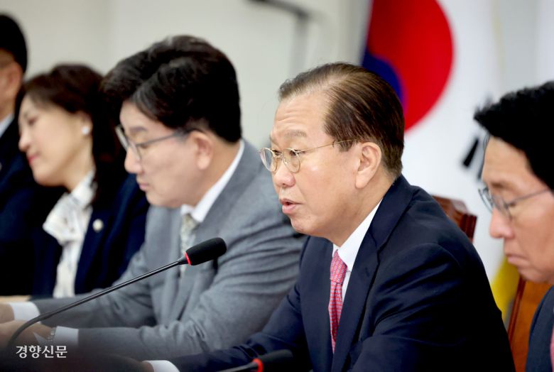 권영세 국민의힘 비상대책위원장이 6일 국회에서 열린 비상대책위원회의에 참석해 발언하고 있다. 박민규 선임기자