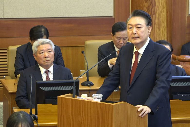 윤석열 대통령이 25일 서울 종로구 헌법재판소에서 열린 자신의 탄핵심판 최종변론에서 최후진술을 하고 있다. 헌법재판소 제공