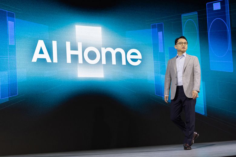 문종승 삼성전자 DA사업부 개발팀장(부사장)이 지난 28일 진행된 ‘웰컴 투 비스포크 AI’ 행사에서 기술 전략과 비전에 대해 발표하고 있다. 삼성전자 제공