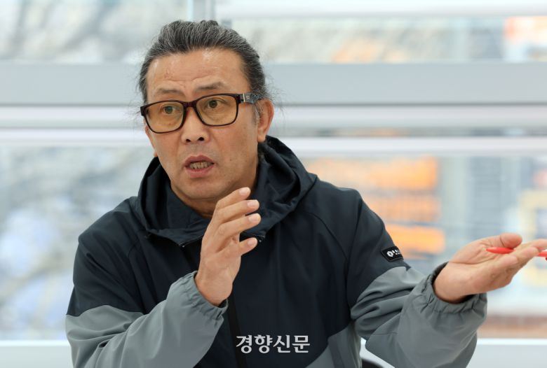 방남철 전 장흥군 산불전문예방진화대원이 2일 서울 강서구 공공운수노조 회의실에서 최근의 산불 현장과 관련해 인터뷰를 하고 있다. 2025.04.02 서성일 선임기자