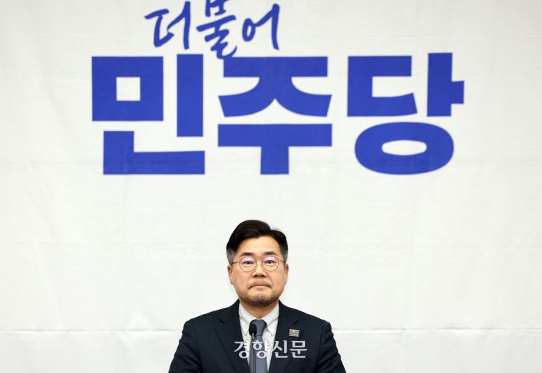 박찬대 더불어민주당 원내대표가 4일 국회에서 열린 의원총회에서 발언하고 있다. 박민규 선임기자