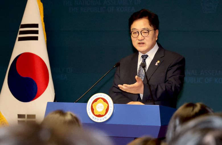 우원식 국회의장이 6일 국회에서 열린 기자회견에서 개헌 관련 대국민 특별담화를 하고 있다. 박민규 선임기자