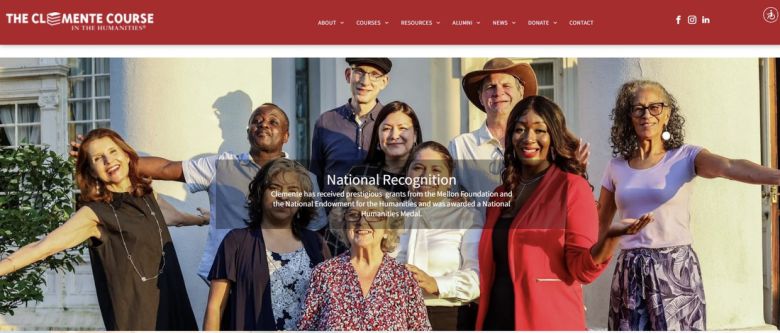 미국의 빈민교육 활동가인 얼 쇼리스(1936~2012)가 1996년 설립한 클레멘트 인문학 코스는 신문을 읽을 수 있고, 1년 과정을 이수할 계획이 있는 만 17세 이상 모두에게 문이 열려 있다. 교통비, 도서 비용 등도 지원한다. 주거, 수감, 트라우마, 건강 때문에 교육 받기 힘든 이들이 찾는다. 이미지 출처. www.clementecourse.org