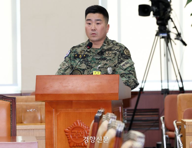 김현태 전 육군 특수전사령부 707특수임무단장이  지난 2월 17일 성일종 국방위원장이 직권으로 소집한 국방위 전체회의에서 의원질의에 답하고 있다. 박민규 선임기자