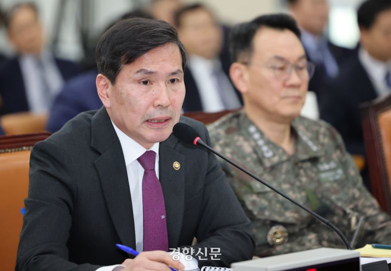 김선호 국방부 장관 직무대행(차관)이 지난 2월11일 국회 국방위원회에 출석해 답변하고 있다. 박민규 선임기자