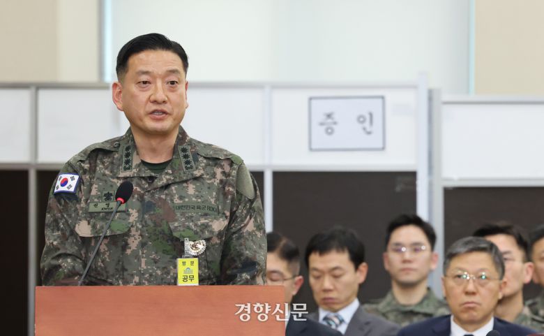 권영환 합동참모본부 계엄과장이 지난 2월 21일 국회 내란혐의 국정조사 특별위원회 청문회에서에서 질의에 답하고 있다. 박민규 선임기자