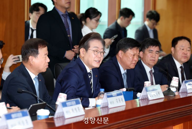 이재명 더불어민주당 대선 경선 후보가 지난 21일 서울 여의도 금융투자협회에서 열린 자본시장 활성화를 위한 정책간담회에서 발언하고 있다. 정지윤 선임기자