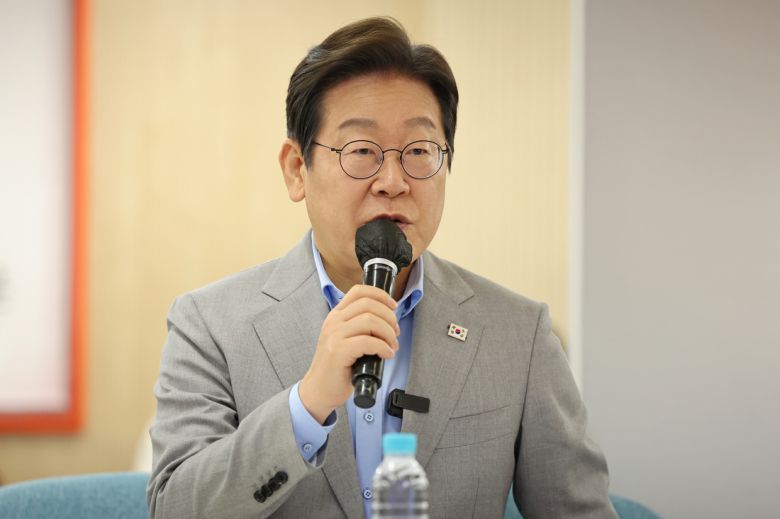 이재명 더불어민주당 대선 경선 후보가 25일 전남 나주시 전남농업기술원 청년창농타운에서 열린 간담회에서 발언하고 있다. 연합뉴스