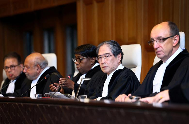 이와사와 유지 국제사법재판소(ICJ) 소장이 28일(현지시간) 네덜란드 헤이그에서 열린 이스라엘의 팔레스타인 점령지역 구호 지원 관련 청문회에서 발언하고 있다. 로이터연합뉴스