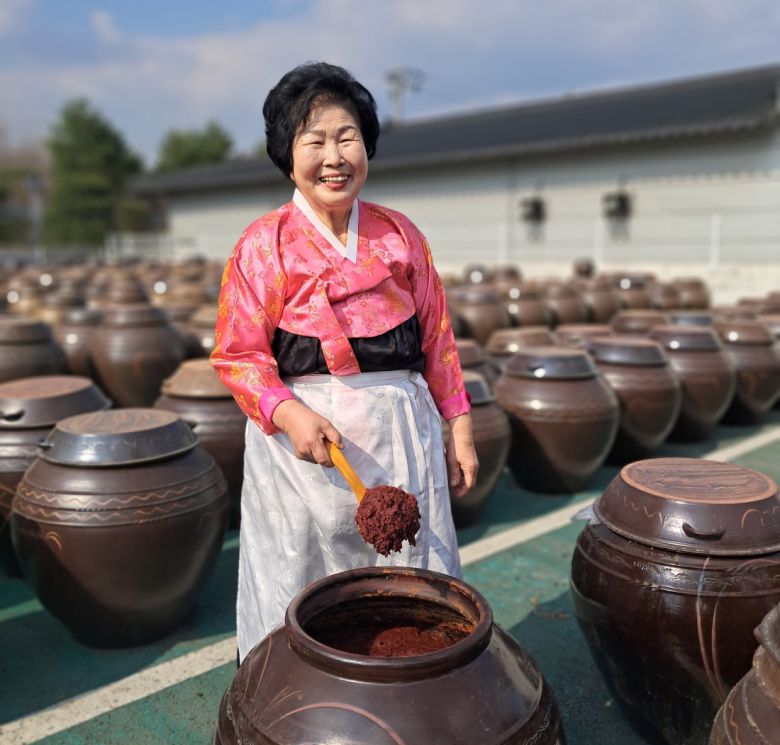 대한민국식품명인  64호 강순옥 명인은 “고추장을 담그기 위해 멥쌀과 대두를 섞어 별도의 메주를 만든다”고 설명했다.