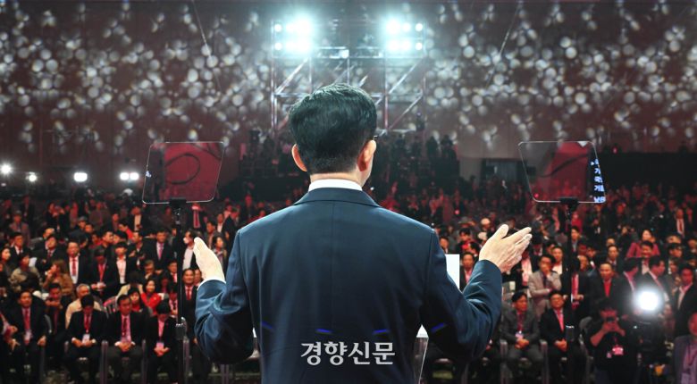 김문수 국민의힘 대선 후보가 3일 경기 일산 킨텍스에서 열린 제5차 전당대회에서 최종 후보로 확정된 뒤 수락연설을 하고 있다. 2025.5.3박민규 선임기자