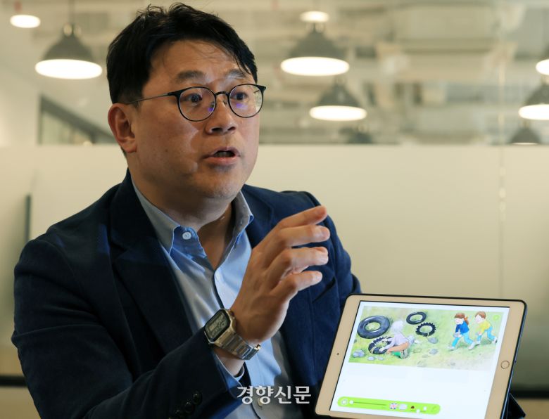 영어 리딩 프로그램 ‘리딩앤’을 서비스하고 있는 김성윤 아이포트폴리오 대표가 지난 3월28일 서울 중구의 사무실에서 경향신문과 인터뷰를 하고 있다. 서성일 선임기자