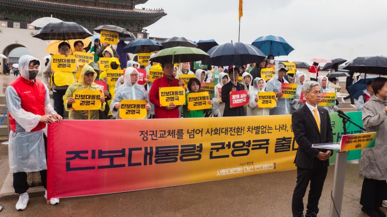 권영국 민주노동당 대선 후보가 지난 1일 서울 광화문 해태동상 앞에서 대선 출마 기자회견을 하고 있다. 민주노동당 제공