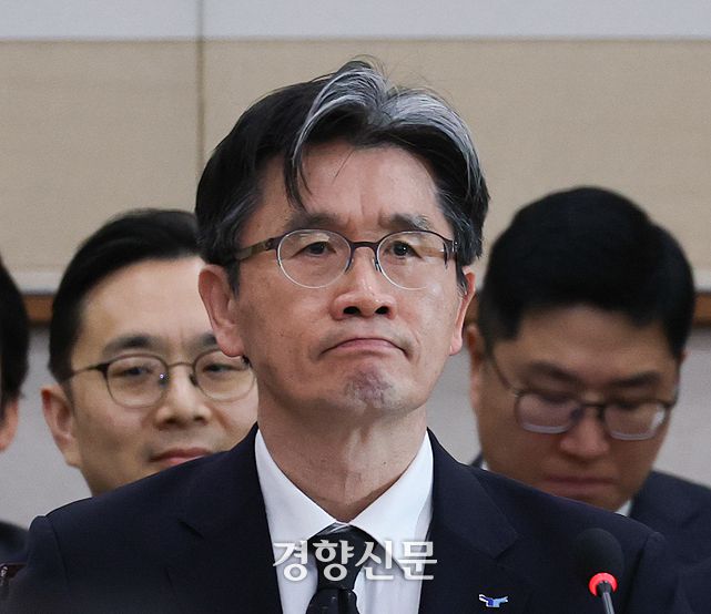 오동운 공수처장이 지난 1월7일 국회 법제사법위원회 전체회의에 출석해 무거운 표정을 하고 있다. 성동훈 기자