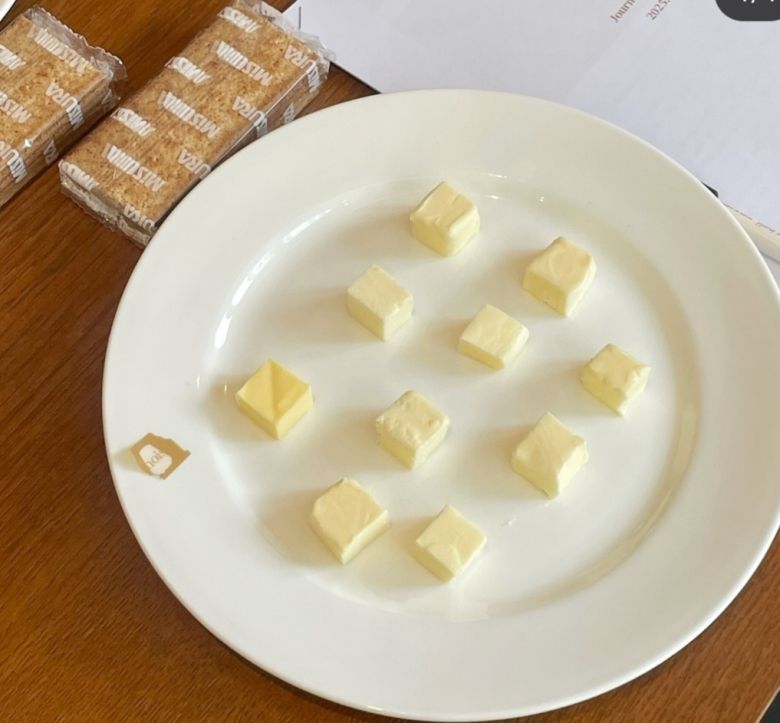 블라인드 테스트를 위해 준비된 시식용 버터 조각.  @_beurre_noisette_ 제공