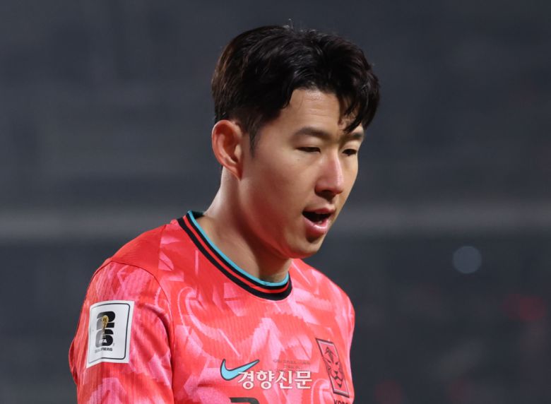 지난 3월20일 경기 고양시 고양종합운동장에서 열린 2026 FIFA 북중미 월드컵 3차 예선 오만과의 경기에서 손흥민 선수가 아쉬운 표정을 짓고 있다. 정효진 기자