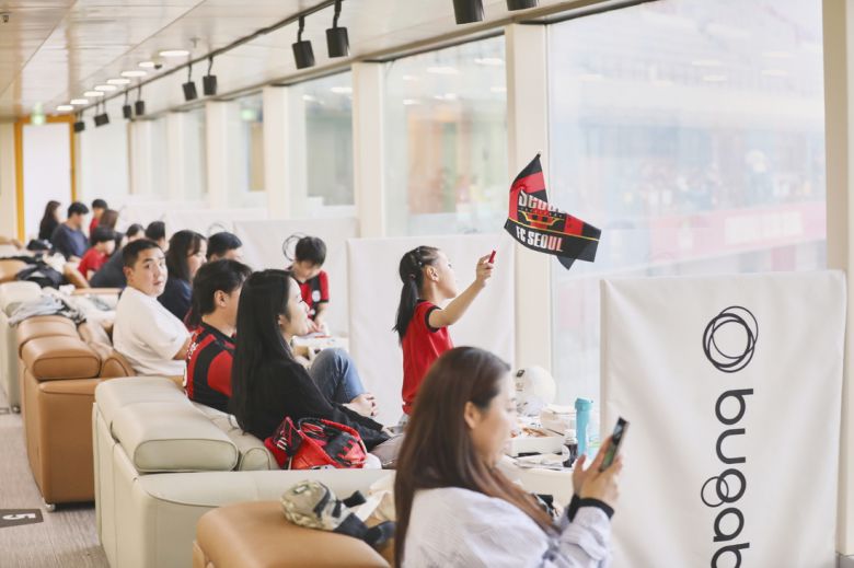 부가부와 FC서울의 협업으로 성사된 서울월드컵경기장 내 패밀리 라운지. MZ부모가 아이와 함께 맘 편히 경기를 즐길 수 있어 호응을 얻었다. 부가부 제공