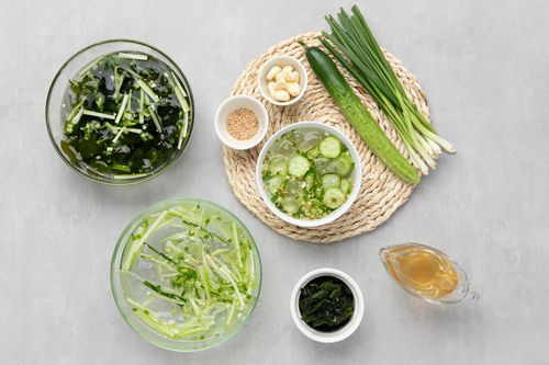 새콤하고 시원한 여름별미 오이 미역 냉국. 게티이미지뱅크