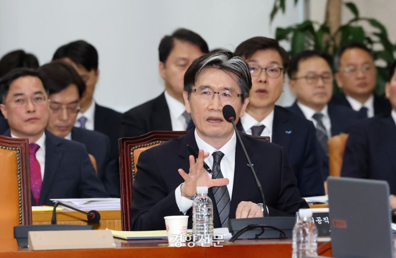 오둥운 공수처장이 지난 2월25일 국회 내란 혐의 국정조사특위에서 의원 질의에 답하고 있다. 박민규 선임기자