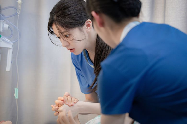 tvN 토일드라마 <언젠가는 슬기로울 전공의생활>에서 1년차 전공의 오이영 역을 맡은 배우 고윤정. tvN 제공