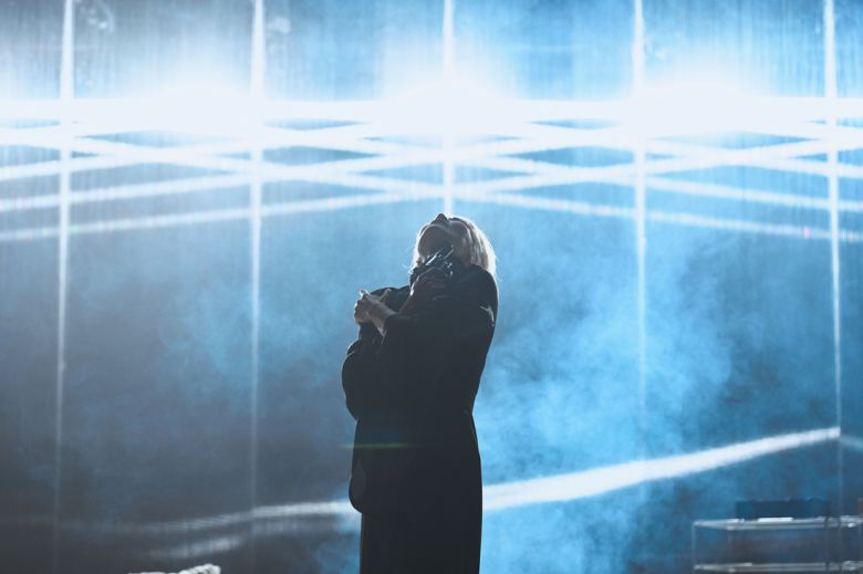 <헤다 가블러>는 헤다라는 상류층 여성이 부르주아 사회 속에서 존재의 자유를 갈망하다 파괴적 결말을 맺는 얘기다.   국립극단 제공