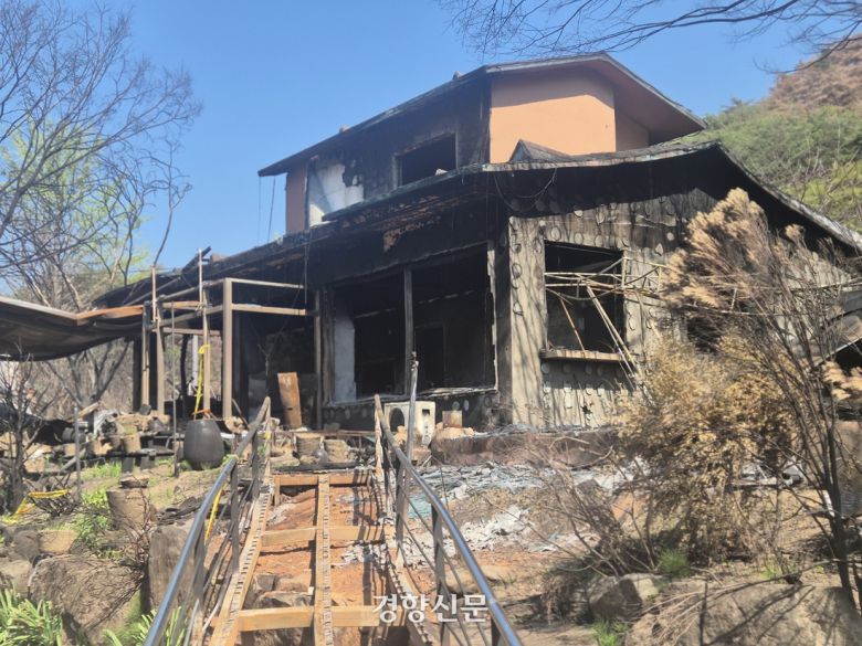 주왕산국립공원 인근 달기약수터 산불피해 현장. 반기웅 기자