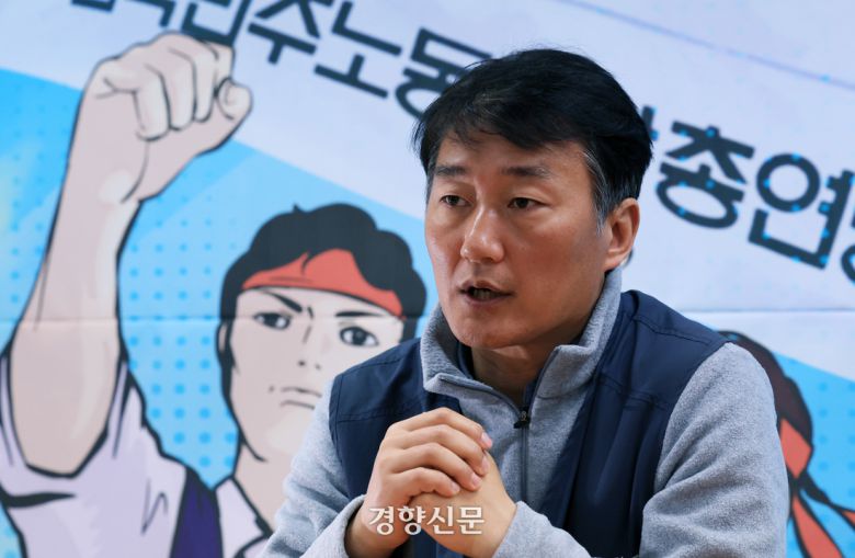 양경수 민주노총 위원장이 지난 3월 25일 서울 정동 민주노총 집무실에서 경향신문과 인터뷰를 하고 있다. 서성일 선임기자