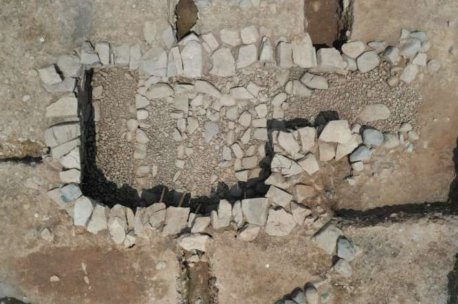 쪽샘지구 K91호 돌방무덤 무덤방 모습(2023년 조사, 위쪽이 북동쪽).   국가유산청 제공