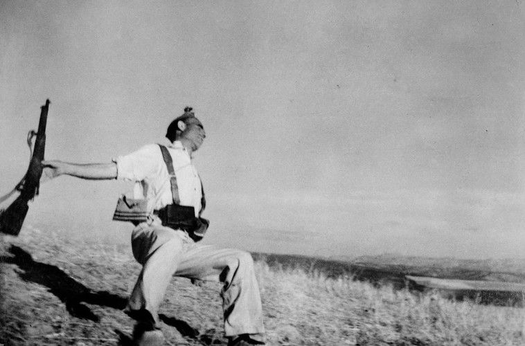 Death of a loyalist militiaman, Cordoba front, Spain, early September, 1936 (C) Robert Capa/International Center of Photography/Magnum Photos