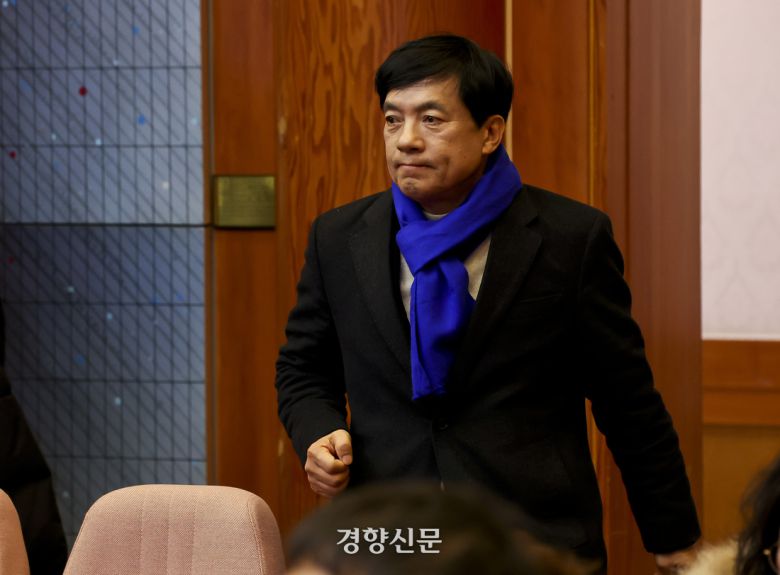 이성윤 더불어민주당 의원이 지난 2월18일 서울 종로구 헌법재판소에서 열린 ‘윤석열 대통령 탄핵심판 9차 변론’을 참관하기 위해 입장하고 있다. 사진공동취재단