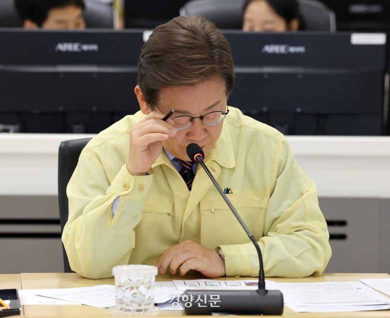 이재명 대통령이 수해(장마) 대비 홍수 예·경보 시스템 현장 점검을 위해 12일 서울 서초구 환경부 한강홍수통제소를 방문하고 있다. 대통령실사진기자단