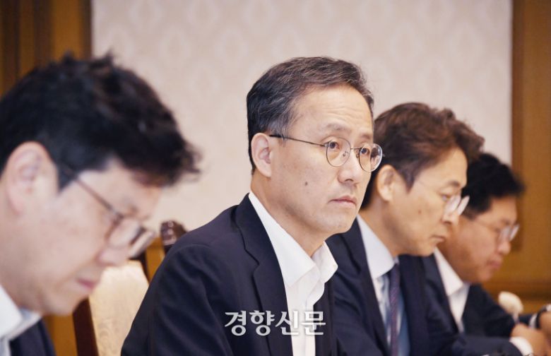 이형일 기획재정부 장관 직무대행 1차관이 13일 정부서울청사에서 ‘긴급상황점검회의’를 주재하고 있다. 기획재정부 제공.