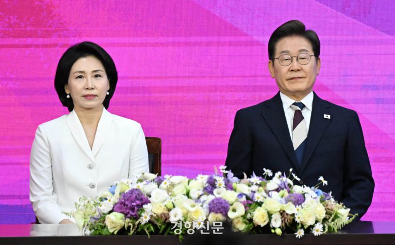 이재명 대통령과 김혜경 여사가 지난 4일 국회에서 열린 제21대 대통령 취임선서식에서 자리에 앉아 있다. 박민규 선임기자