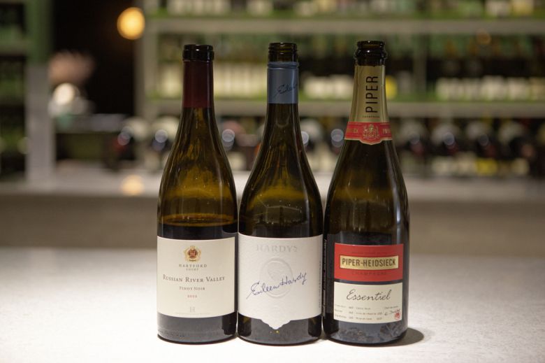 왼쪽부터 하트포드 러시안리버밸리 피노누아, 아일린 하디 샤르도네, 파이퍼하이직 에센셜. 아영FBC