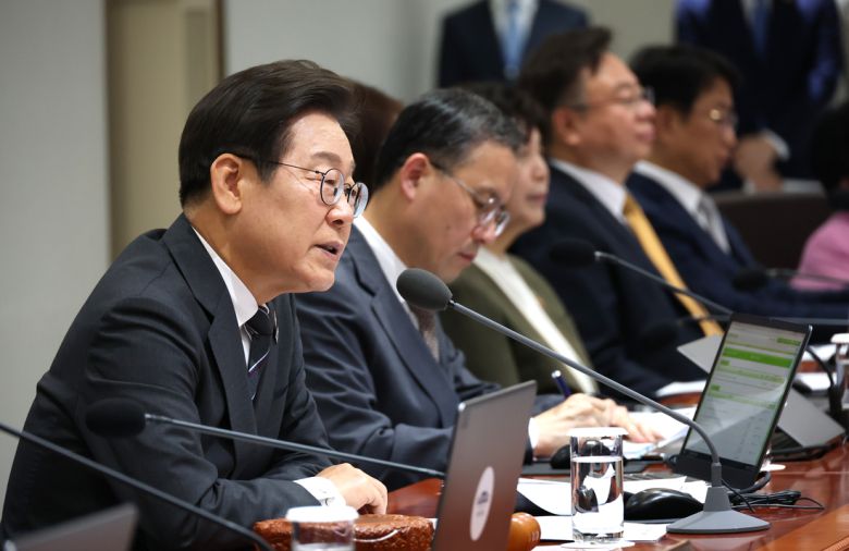 이재명 대통령이 19일 용산 대통령실 청사에서 국무회의를 주재하고 있다. 김창길 기자