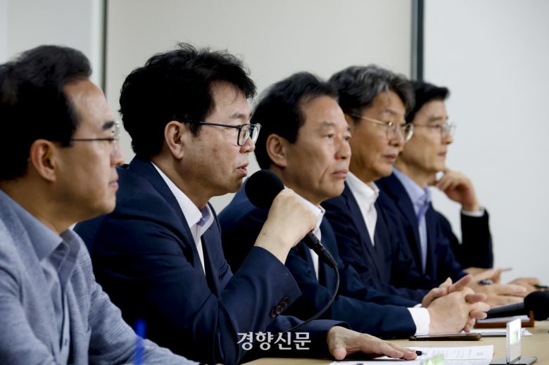 이한주 국정기획위원회 위원장이 22일 서울 정부서울청사 창성동 별관에서 열린 기자간담회에서 발언하고 있다. 문재원 기자
