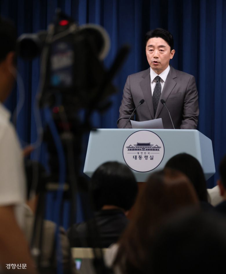 비서실장이 인선 브리핑 강훈식 대통령비서실장이 23일 용산 대통령실 청사에서 장관 내정자 인선 관련 브리핑을 하고 있다. 김창길 기자