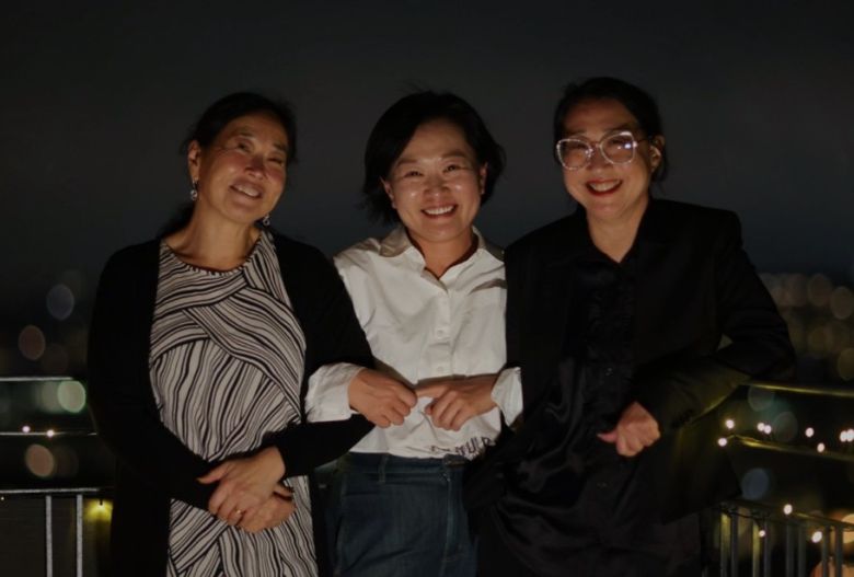 이경은 국경너머인권 대표(가운데)와 한국에서 스웨덴으로 입양가 입양인 인권운동을 벌인  Anna Blades(왼쪽)과 Lena Kim Svenungsson. ⓒSimon Gate