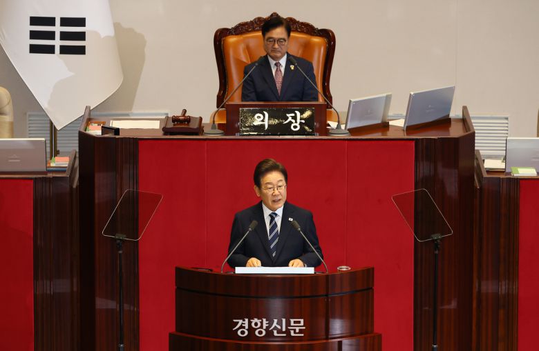 이재명 대통령이 26일 국회 본회의장에서 취임 후 첫 추가경정예산 시정연설을 하고 있다. 대통령실사진기자단