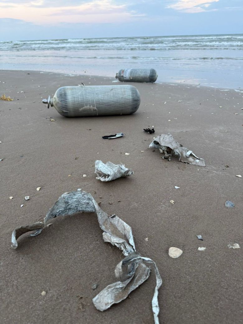 멕시코 북부 타마울리파스주 바드다드 해변에 떨어진 스페이스X 우주선 잔해. 멕시코 연방환경보호검찰청 엑스 갈무리