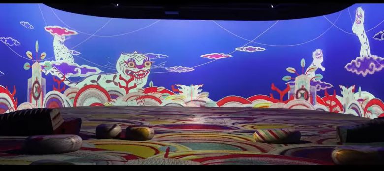 <케이팝 데몬 헌터스>에는 호랑이, 노리개, 갓 등 전통문화 요소가 등장한다. 사진은 디지털실감영상관 ‘어흥, 호랑이-용맹하게, 신통하게, 유쾌하게’ 전경.     국립중앙박물관 제공