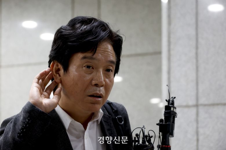 이재명 정부 첫 고용노동부 장관에 발탁된 김영훈 후보자가 24일 서울 중구 서울지방고용노동청에 마련된 인사청문회 준비단 사무실로 출근하며 취재진 질문을 듣고 있다. 2025.06.24 문재원 기자