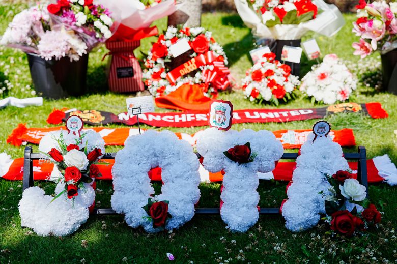 3일 리버풀 홈구장 안필드에 디오구 조타를 추모하는 헌화가 마련됐다. AP