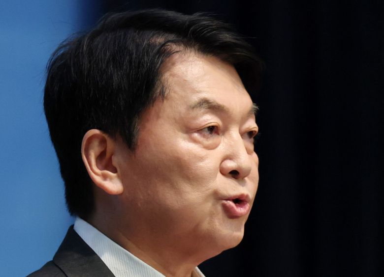 안철수 국민의힘 의원이 7일 국회 소통관에서 혁신위원장직을 사퇴하고 당대표 출마를 선언하고 있다. / 박민규 선임기자