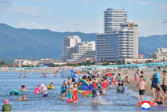 북한 강원도 원산시의 갈마해안관광지구가 지난 1일 개장했다고 2일 조선중앙통신이 보도했다. 북한 조선중앙통신=연합뉴스