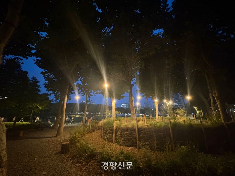 보라매공원에서 구한 재료로 만들어한 거대한 둥지 모양의 정원 ‘네스팅(Nesting)’