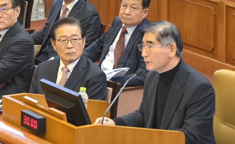 김용현 전 국방부 장관이 1월23일 서울 종로구 헌법재판소에서 열린 윤석열 대통령 탄핵심판 4차변론에 증인으로 출석해 발언하고 있다. 헌법재판소 제공