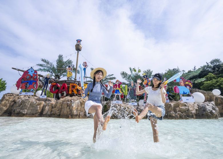 캐리비안 베이에서는 여름철 한정 ‘워터 뮤직 풀파티’도 주말마다 열린다. 시원한 파도와 함께 유명 아티스트의 공연을 즐기는 방식으로 QWER, 트리플에스, 라이즈 등이 무대를 이어간다.