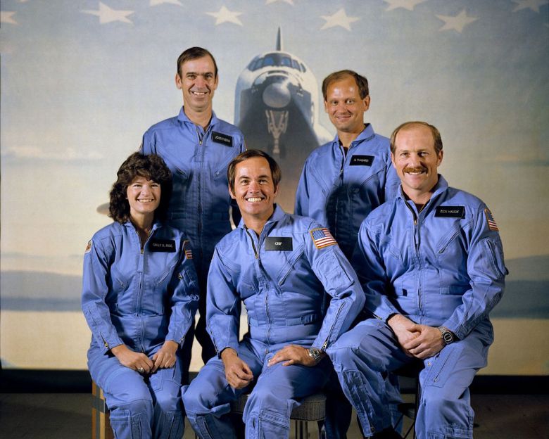 1983년 NASA STS-7 임무에 선발된 5명의 우주인. 맨 왼쪽이 샐리 라이드. NASA 제공